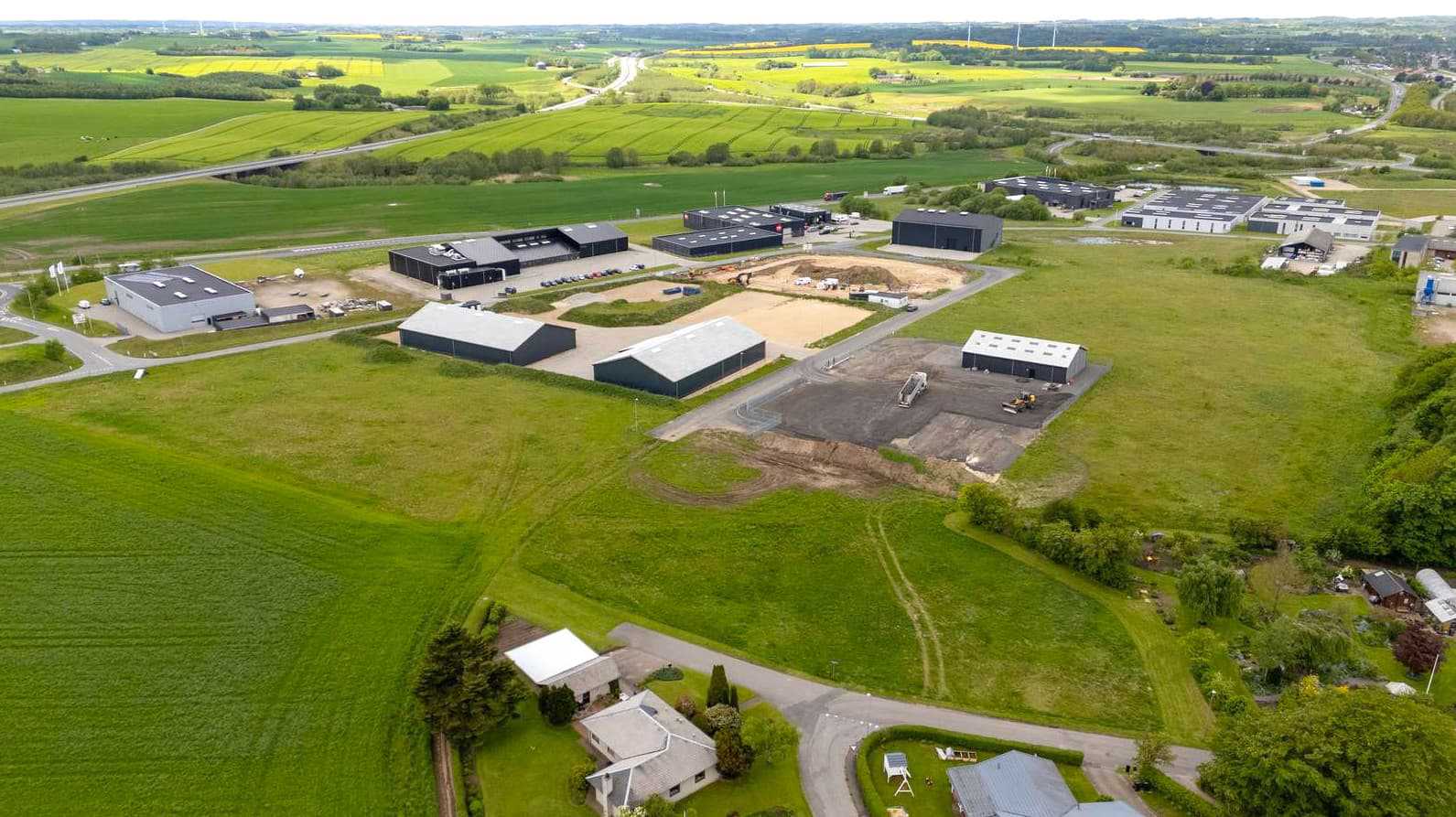 Dronebillede af erhvervsgrund på Erhvervsparken i Ølholm